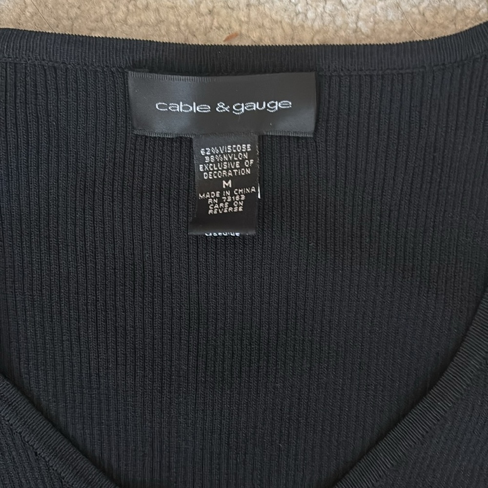 Brand new top, nwt . - Picture 4 of 5